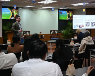 A speaker presenting during the Mainstreaming ESG in PPP Projects, a roundtable hosted by the Dutch Chamber of Commerce in the Philippines.