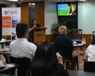 A speaker presenting during the Mainstreaming ESG in PPP Projects, a roundtable hosted by the Dutch Chamber of Commerce in the Philippines.