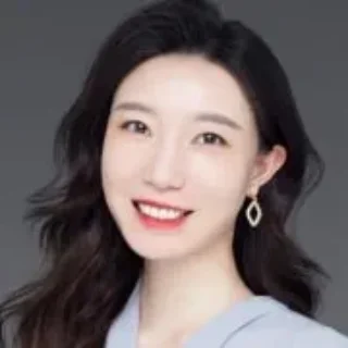 A head shot of Layla Tan.