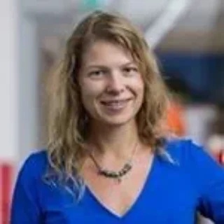 Rachelle Verburg head shot.