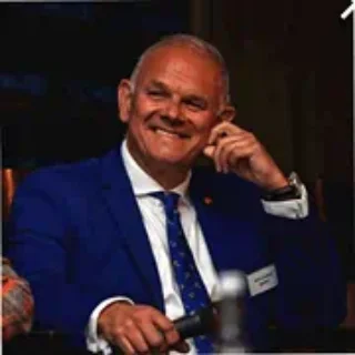 Mark Cowland Head shot.